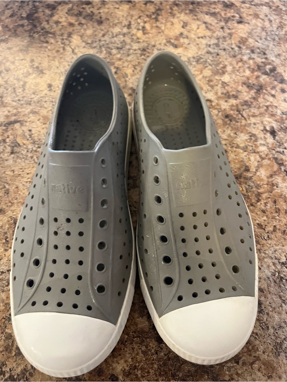 Native Women’s Jefferson Slip-On in Gray and White